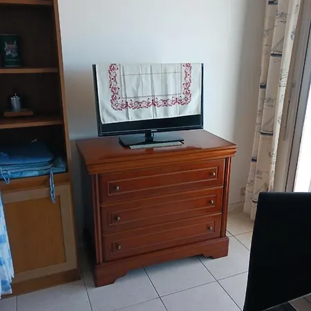 Jean De Mont, Superbe Balcon Face Apartment