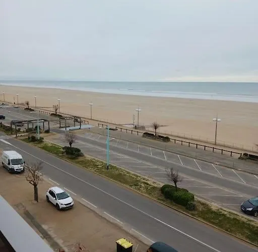 Jean De Mont, Superbe Balcon Face 아파트