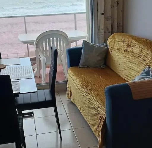 Jean De Mont, Superbe Balcon Face